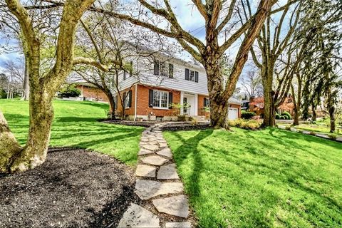 Photo of 1500 Devereux Drive, Oakwood, OH 45419 (MLS # 956016)