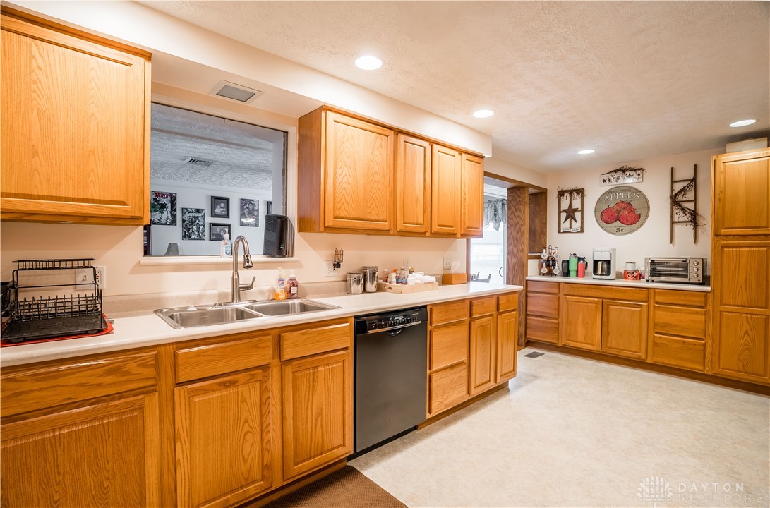 231 Cherokee Drive, Sidney, Ohio image 9