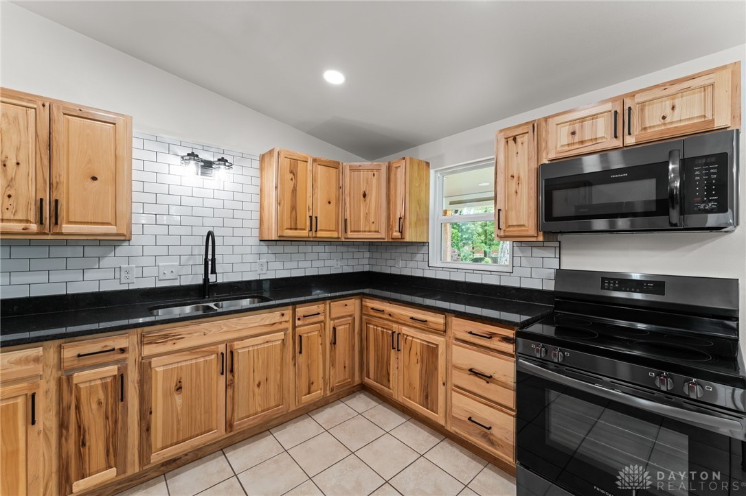 4124 Rosehill Drive, Beavercreek, Ohio image 7