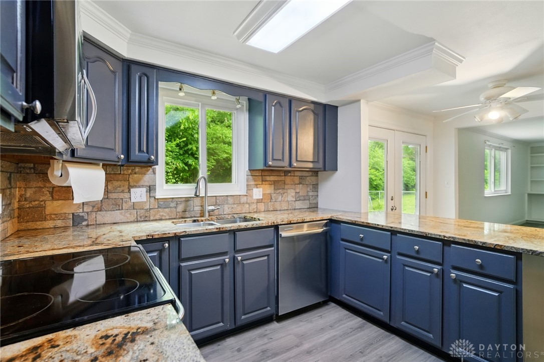 712 Decker Drive, Miamisburg, Ohio image 4