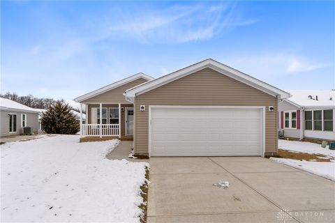 Photo of 482 Kalynn Circle #18, Fairborn, OH 45324 (MLS # 948743)