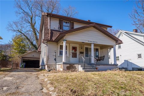 Photo of 423 Sandalwood Drive, Dayton, OH 45405 (MLS # 952898)