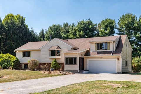 Photo of 4863 Horseman Drive, Fairborn, OH 45324 (MLS # 943498)