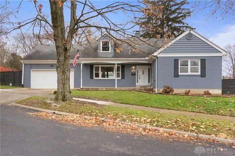 Photo of 1301 Ridgeview Avenue, Dayton, OH 45409 (MLS # 948227)