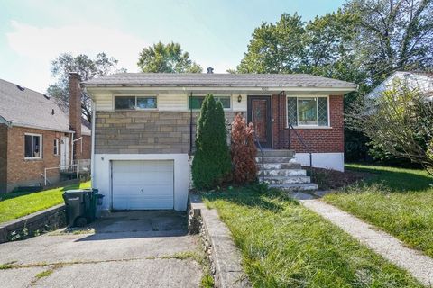 Photo of 4305 Sunburst Lane, Cincinnati, OH 45238 (MLS # 945033)