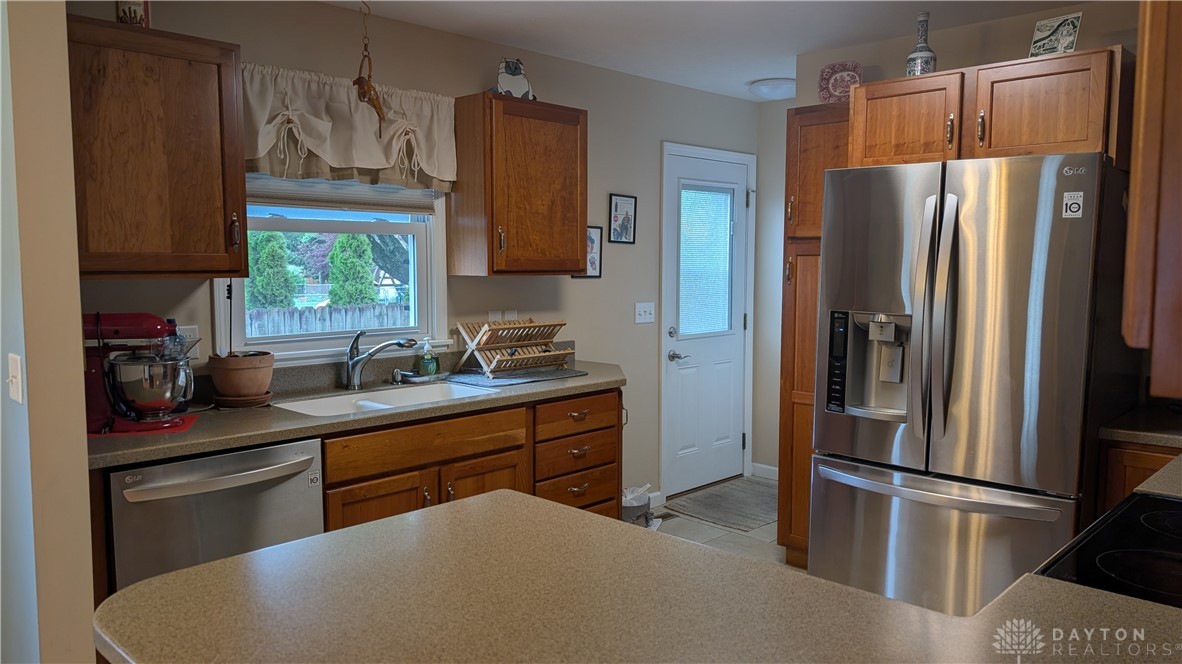 4919 Dinsmore Road, Dayton, Ohio image 9