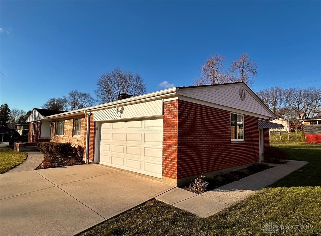 321 Laurelann Drive, Dayton, Ohio image 2