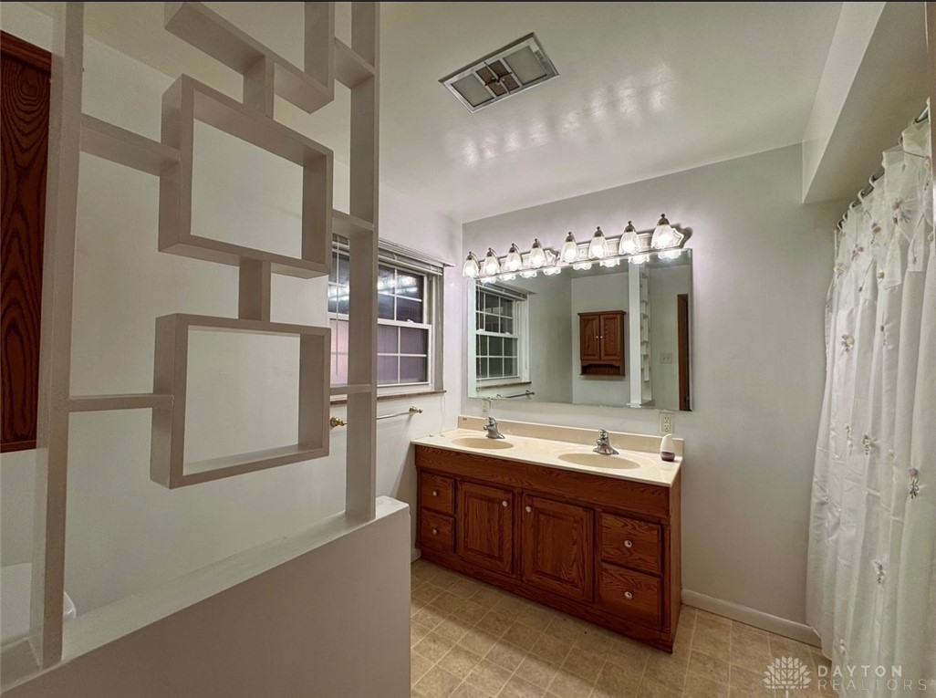 321 Laurelann Drive, Dayton, Ohio image 26