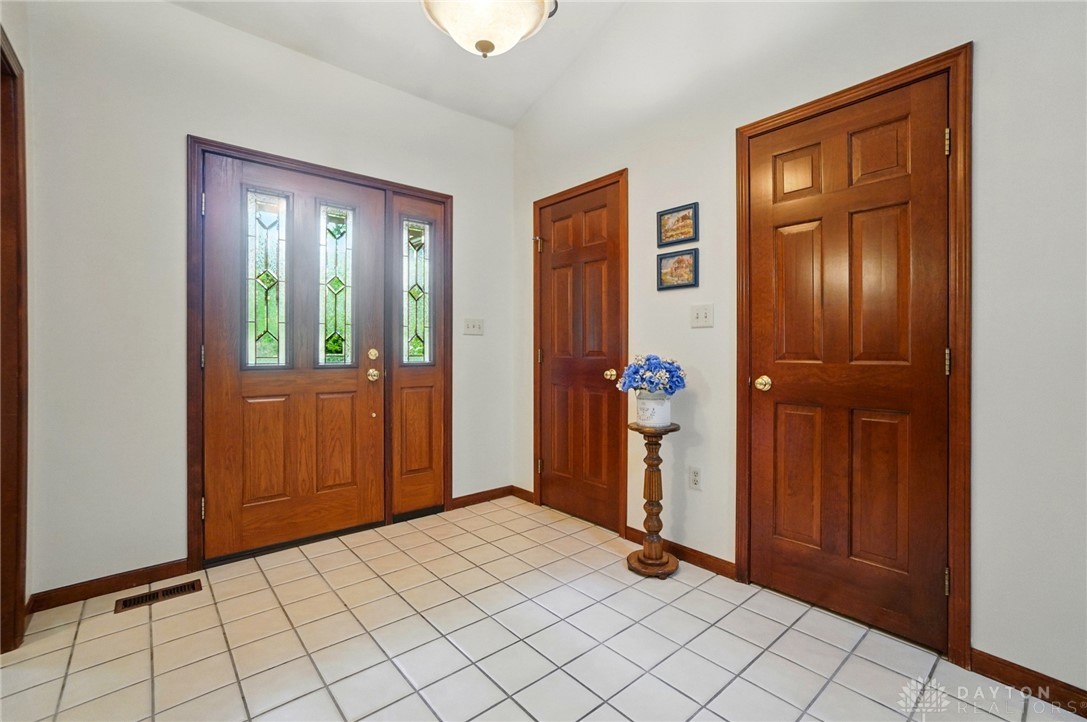 2954 Stauffer Drive, Beavercreek, Ohio image 5