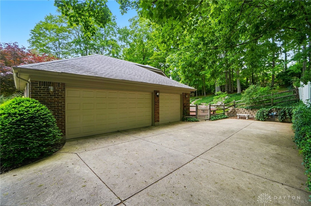 2954 Stauffer Drive, Beavercreek, Ohio image 38