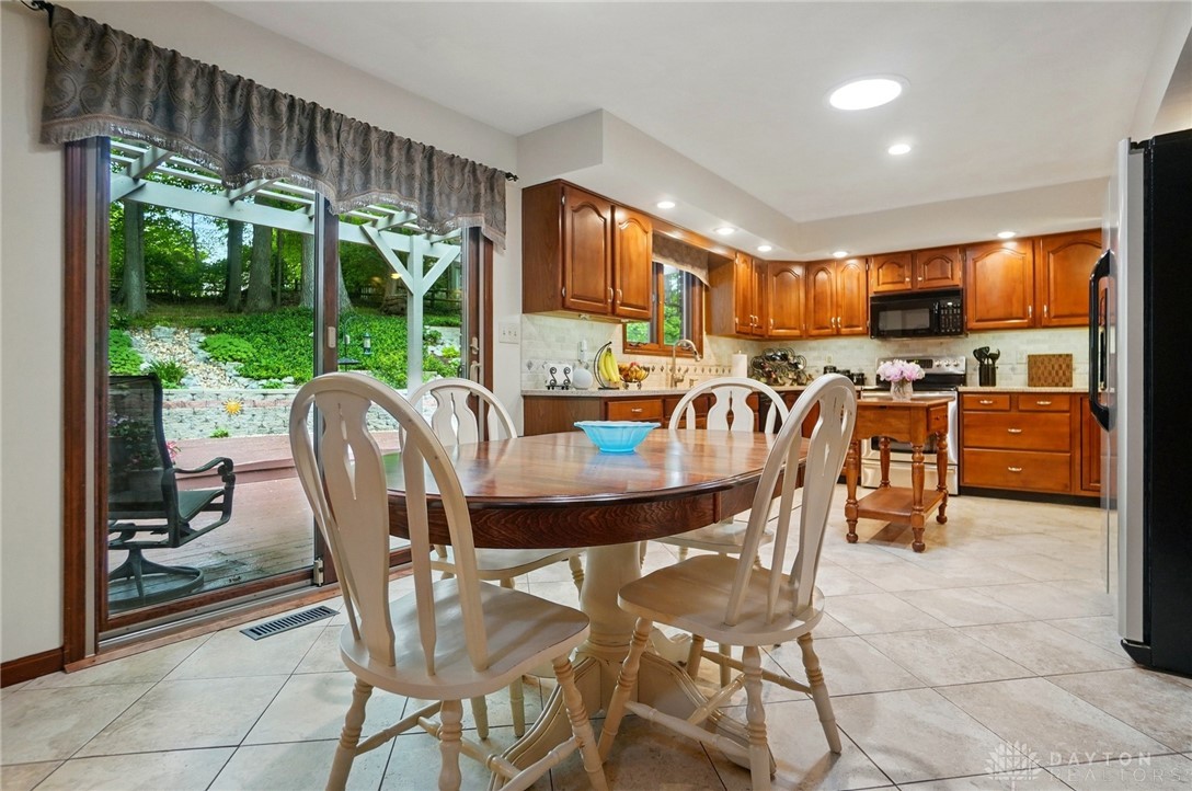 2954 Stauffer Drive, Beavercreek, Ohio image 10