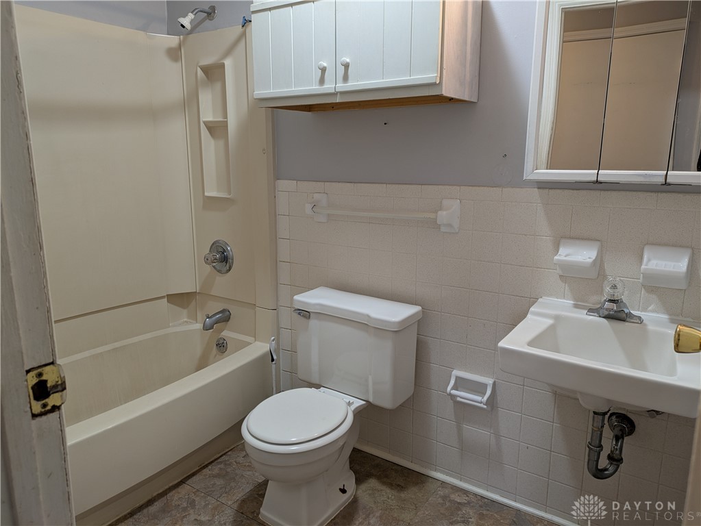 1329 Lee Road, Troy, Ohio image 9