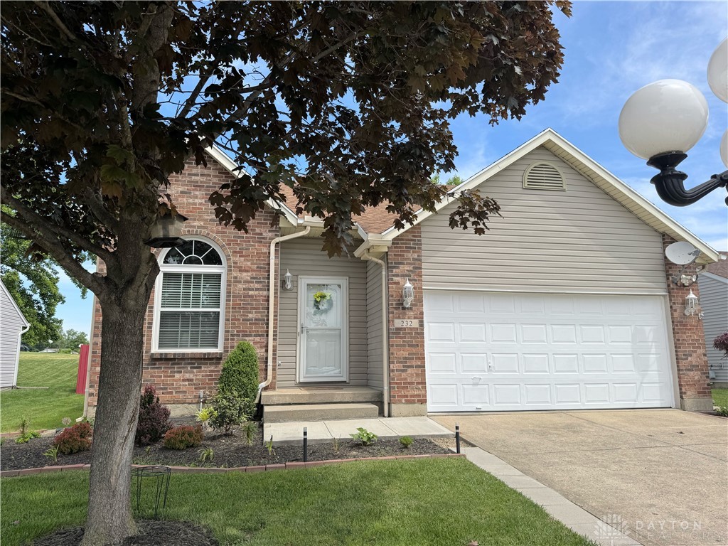 232 Choctaw Circle, Franklin, Ohio image 2
