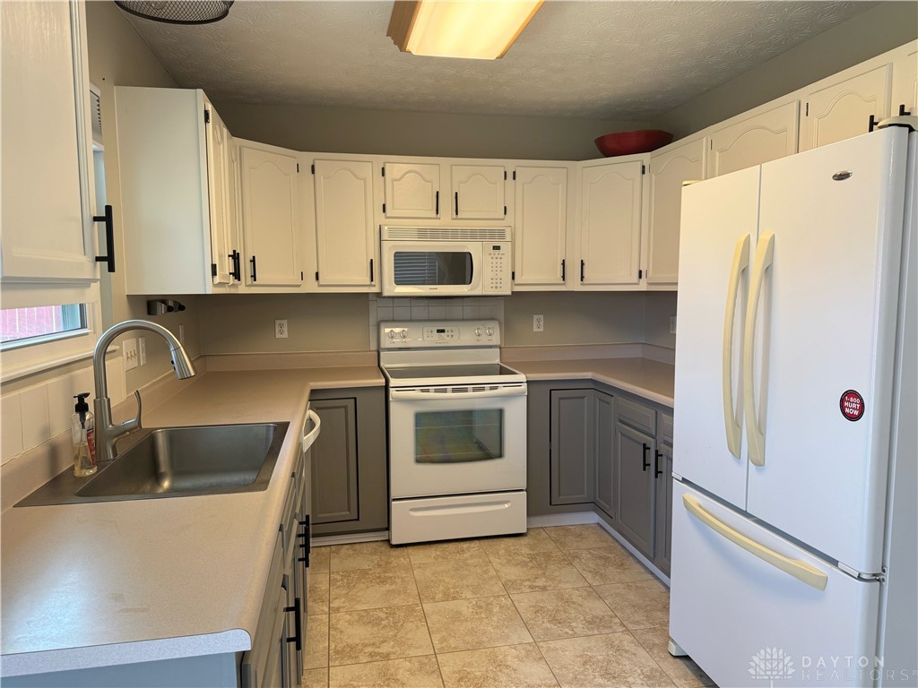 232 Choctaw Circle, Franklin, Ohio image 12