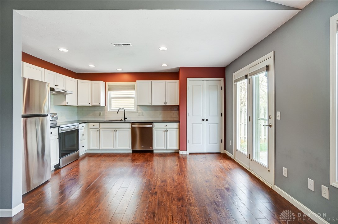 1701 Farrington Drive, Kettering, Ohio image 16