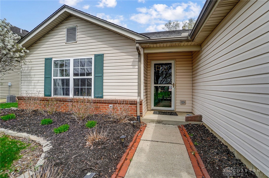 1701 Farrington Drive, Kettering, Ohio image 4