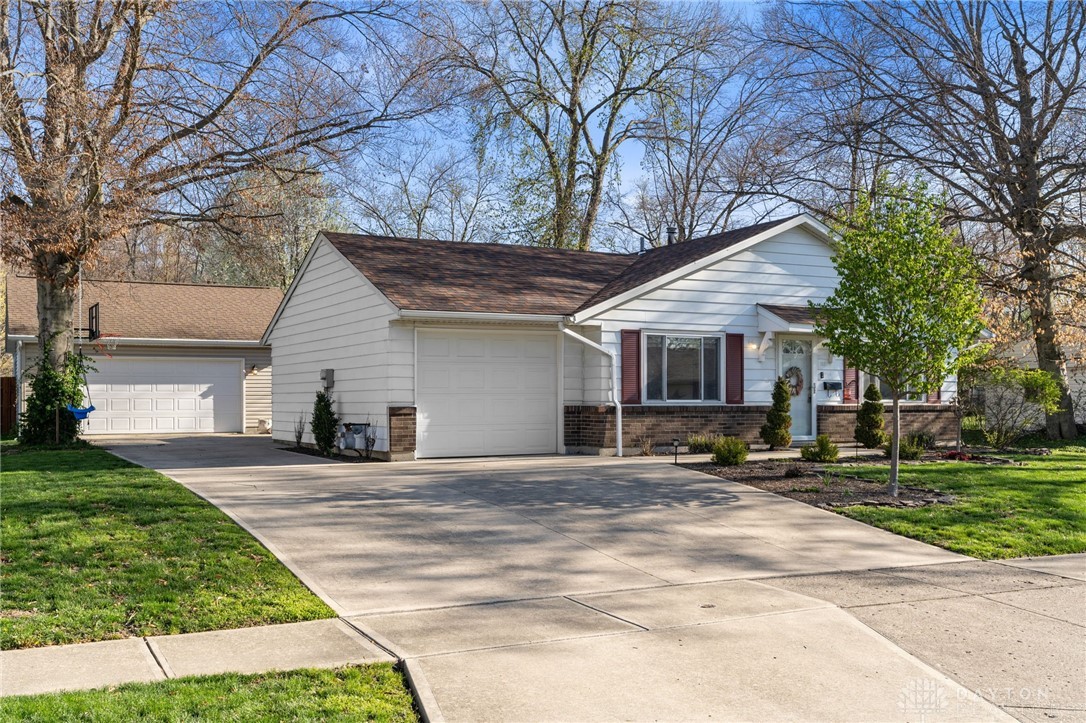 1031 Londonderry Drive, Vandalia, Ohio image 1