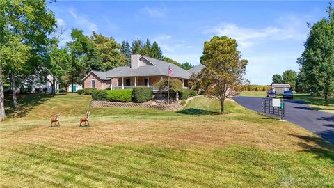 Photo of 460 Kinsey Road, Xenia, OH 45385 (MLS # 946137)