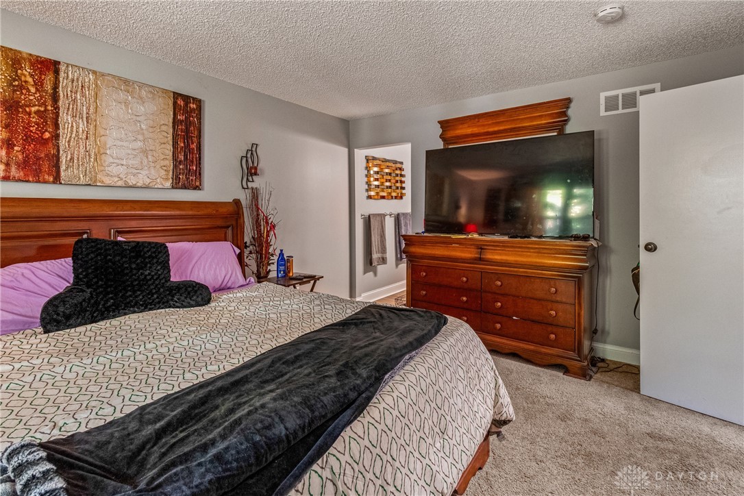 Fairfield, Ohio 45014, United States, 3 Bedrooms Bedrooms, ,3 BathroomsBathrooms,Residential,Active,222117