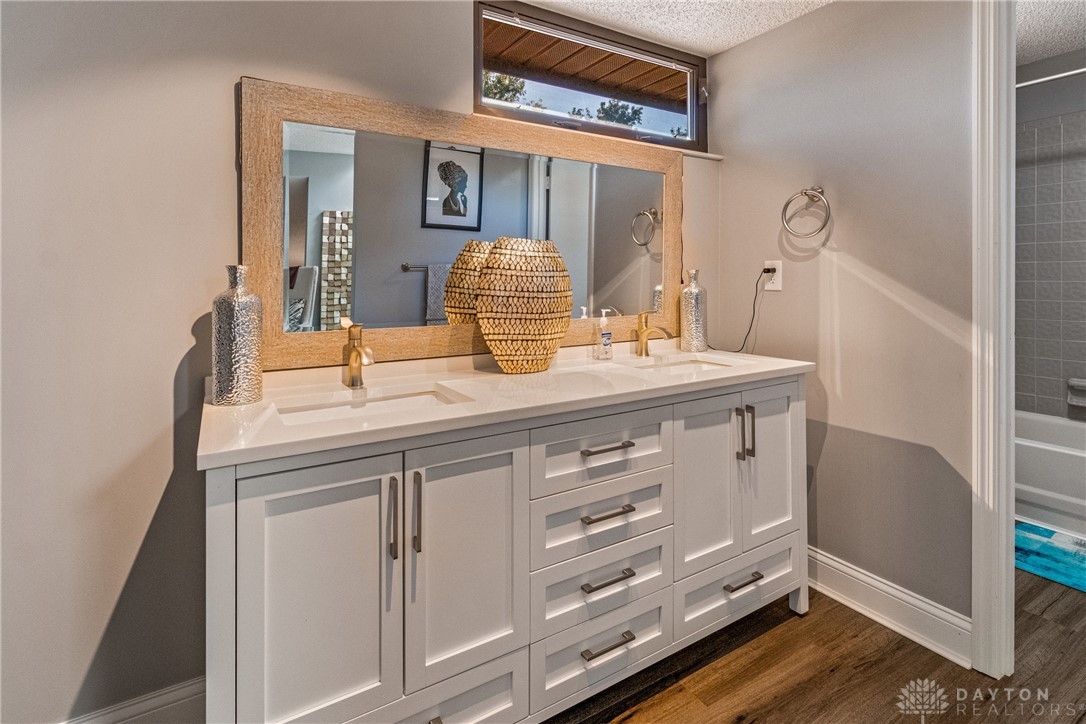 Fairfield, Ohio 45014, United States, 3 Bedrooms Bedrooms, ,3 BathroomsBathrooms,Residential,Active,222117