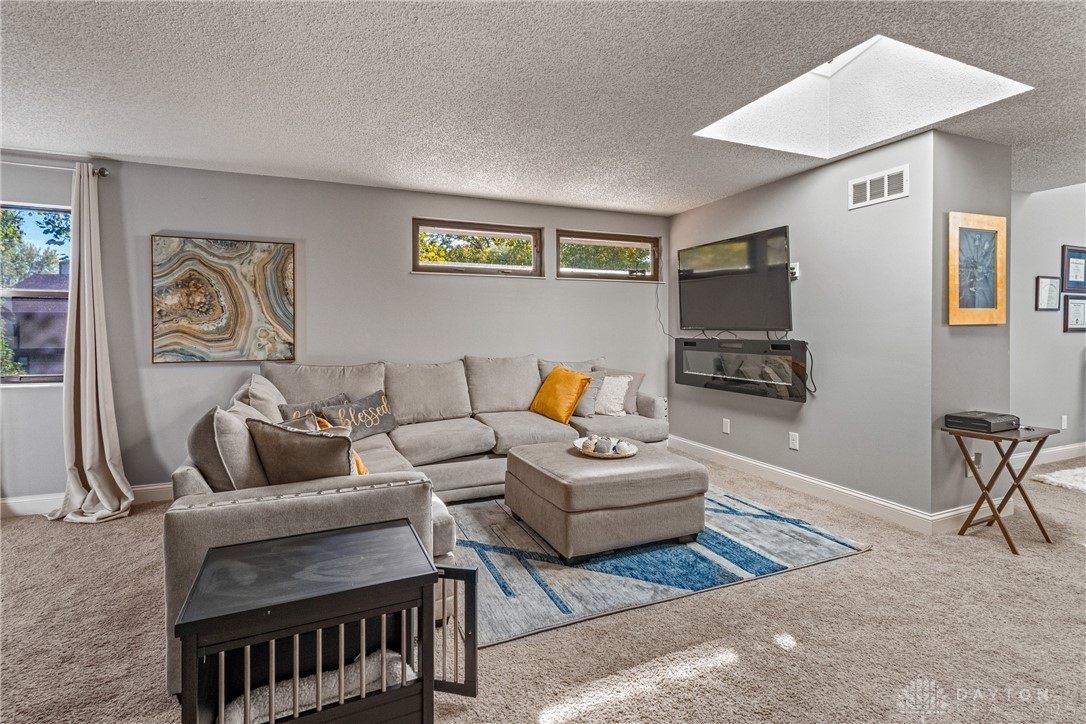 Fairfield, Ohio 45014, United States, 3 Bedrooms Bedrooms, ,3 BathroomsBathrooms,Residential,Active,222117