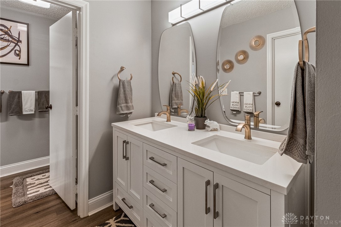 Fairfield, Ohio 45014, United States, 3 Bedrooms Bedrooms, ,3 BathroomsBathrooms,Residential,Active,222117