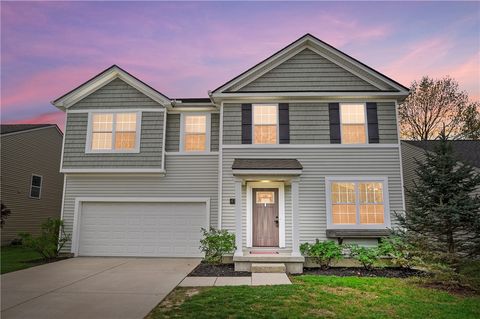 Photo of 413 Hennepin Drive, Hamilton Twp, OH 45039 (MLS # 956873)