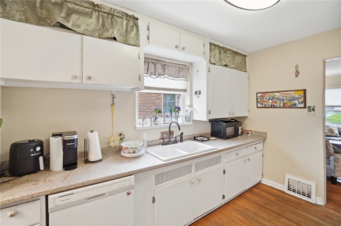 225 Cushing Avenue