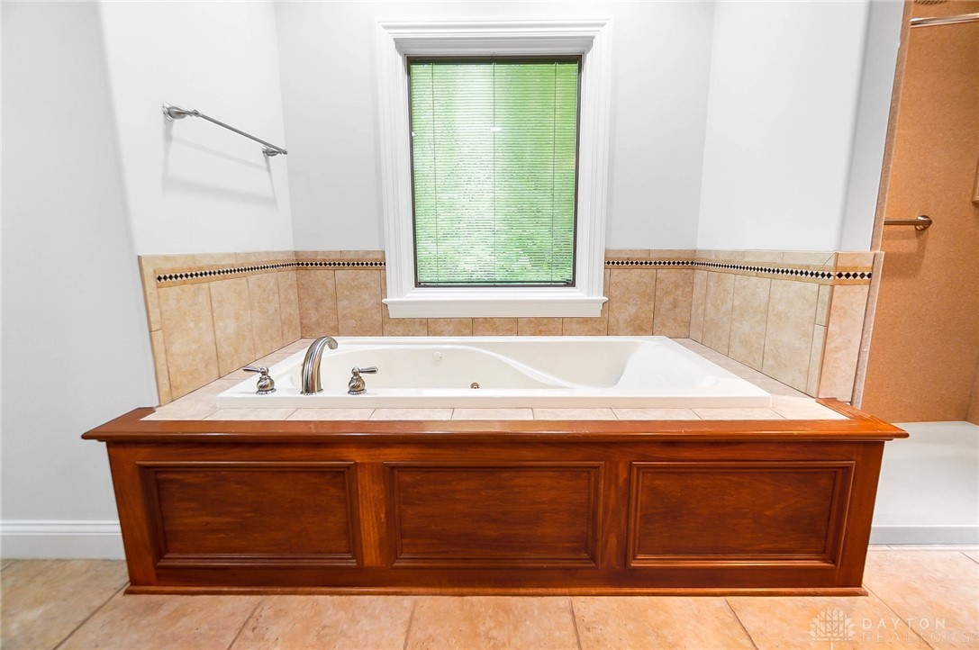 7721 Country Brook Court, Springboro, Ohio image 32