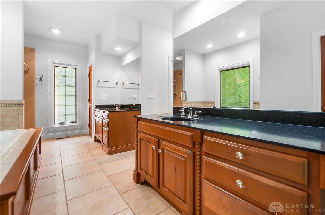 7721 Country Brook Court, Springboro, Ohio image 34