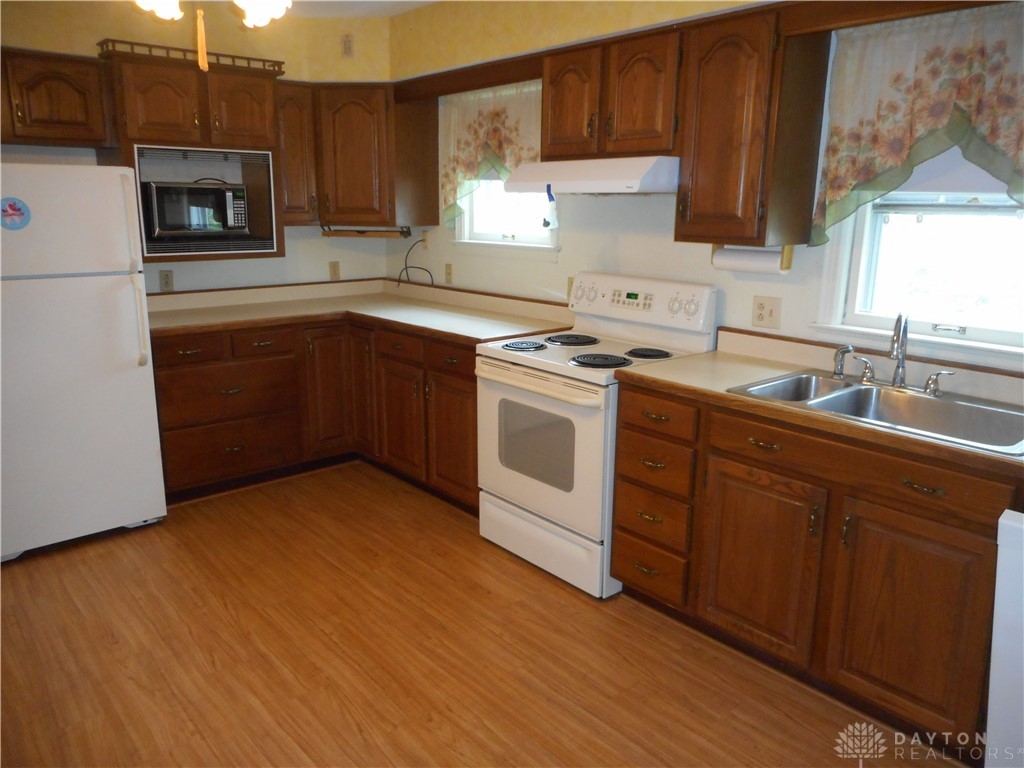 223 W Washington Street, New Carlisle, Ohio image 4