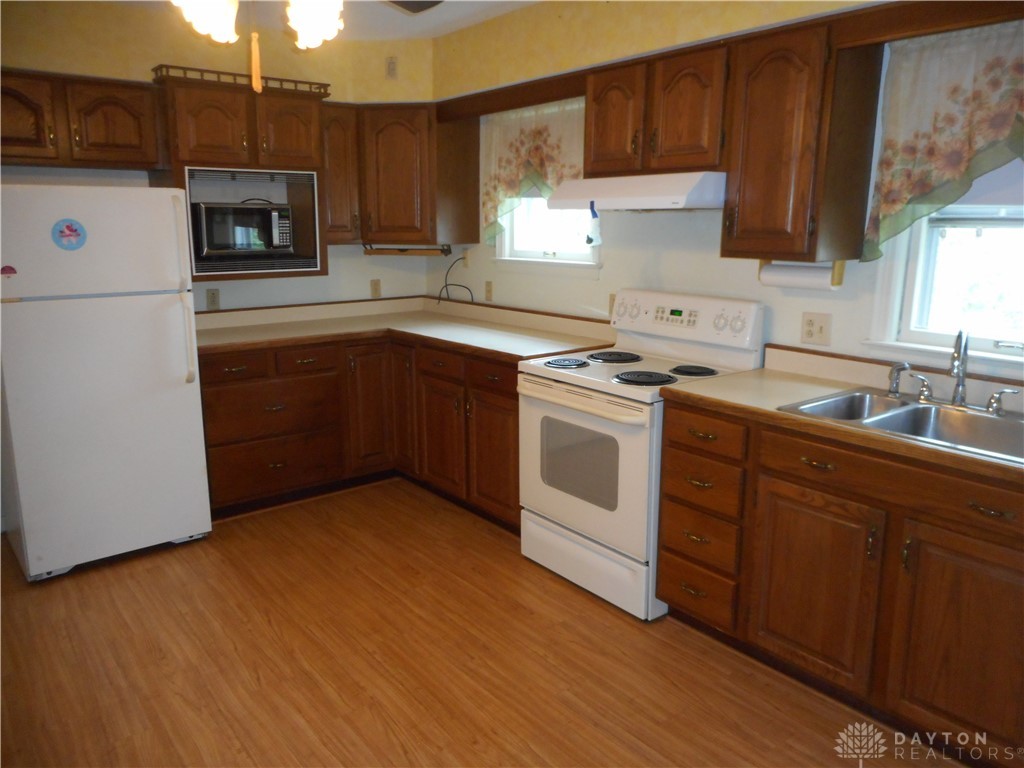 223 W Washington Street, New Carlisle, Ohio image 7