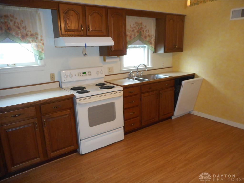 223 W Washington Street, New Carlisle, Ohio image 5