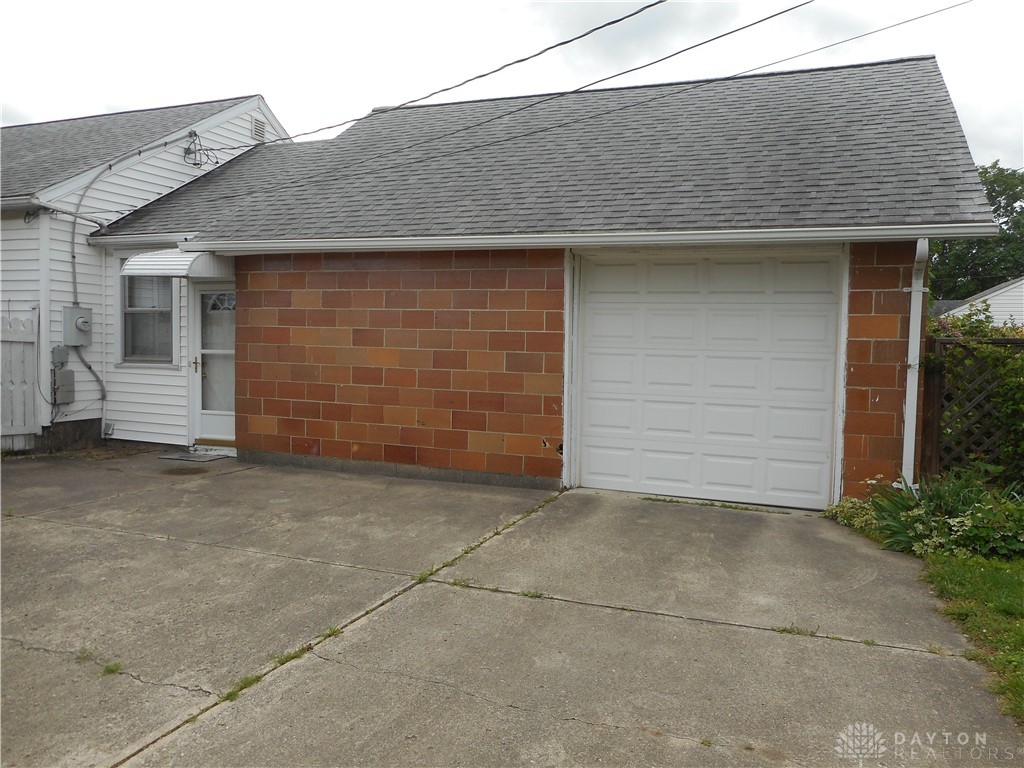 223 W Washington Street, New Carlisle, Ohio image 25