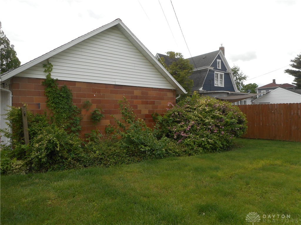 223 W Washington Street, New Carlisle, Ohio image 24