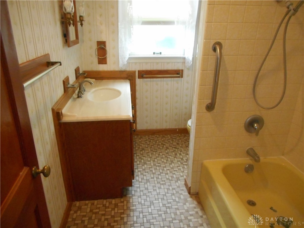 223 W Washington Street, New Carlisle, Ohio image 8