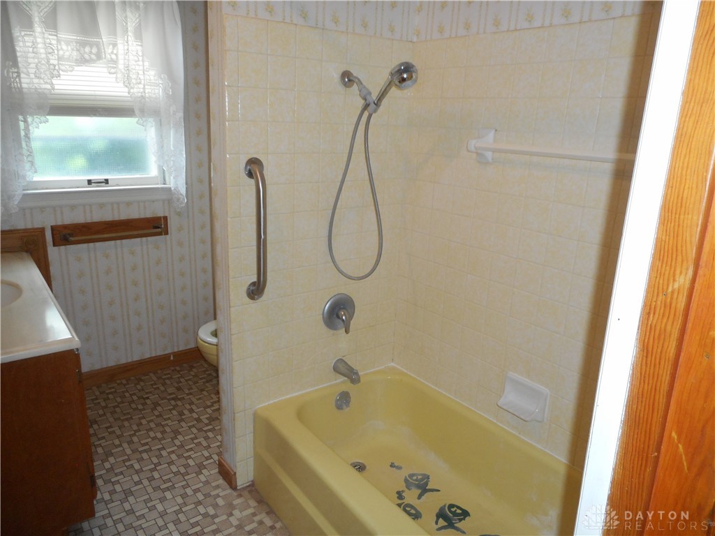 223 W Washington Street, New Carlisle, Ohio image 10