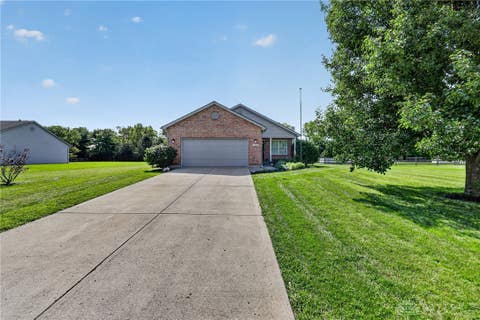 Homes For Sale - 7903 Edgewater Drive<br/> Middletown, OH 45042