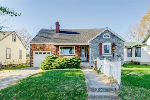 Photo of 207 W Roseland Avenue, Springfield, OH 45503 (MLS # 949252)