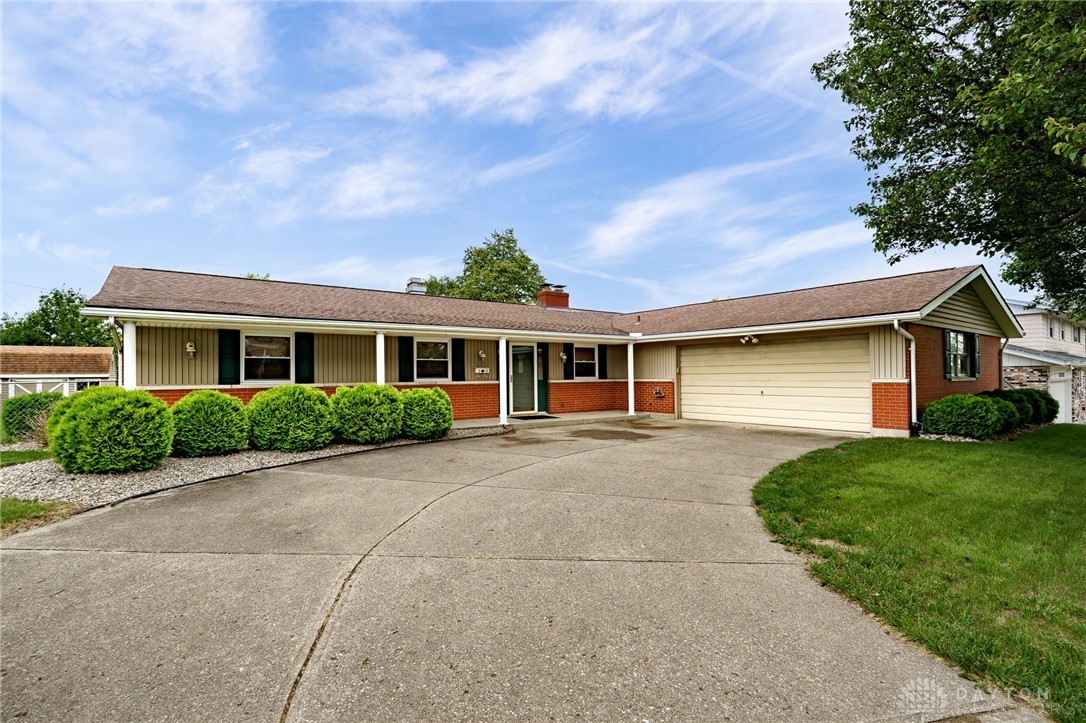1252 Harmony Lane, Fairborn, Ohio image 2