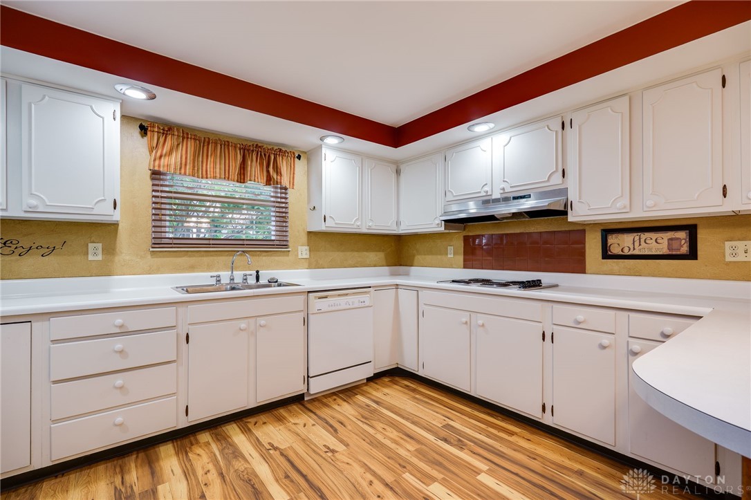 1252 Harmony Lane, Fairborn, Ohio image 12