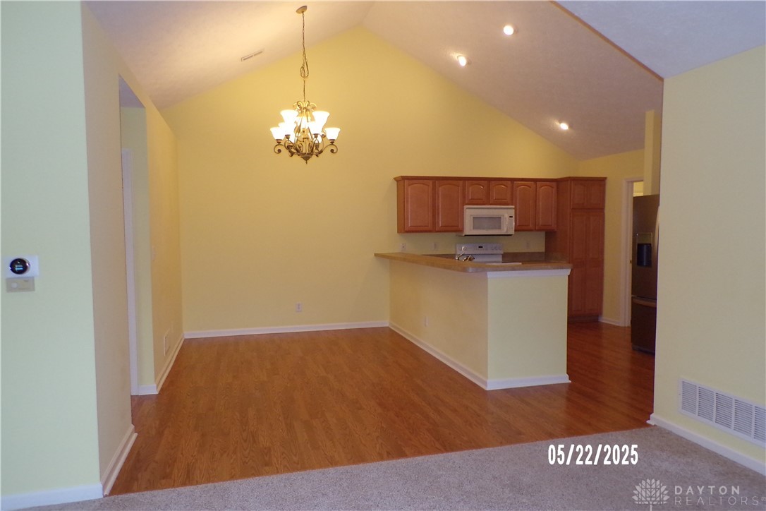 120 Aberdeen Village Drive, Beavercreek, Ohio image 8