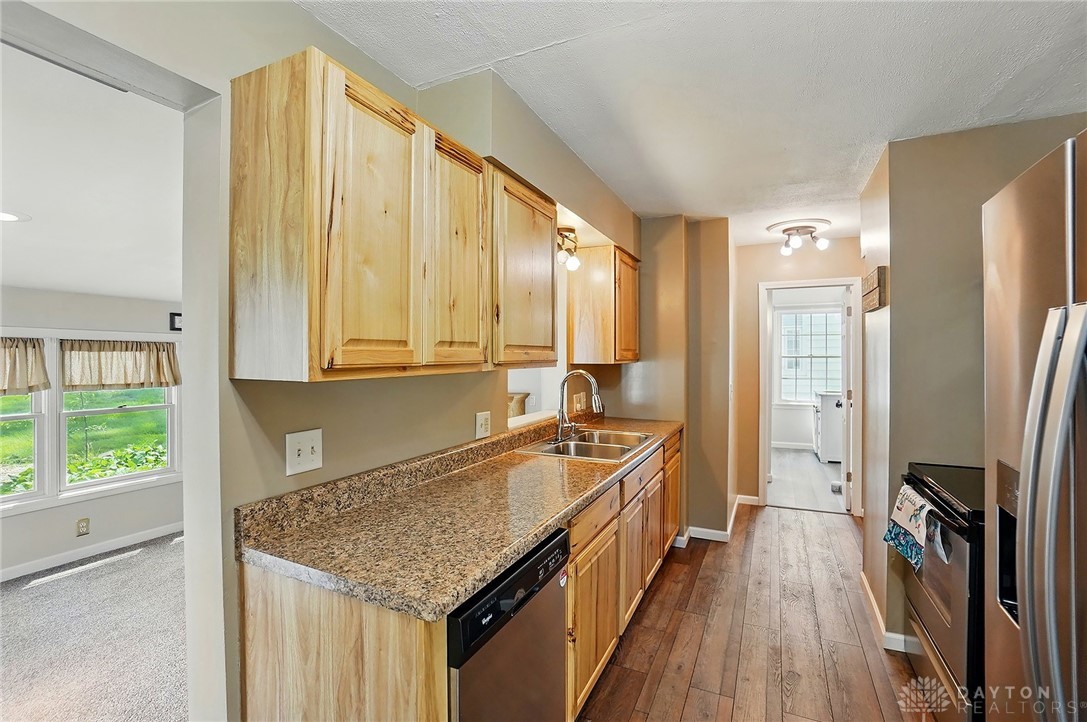 811 Tanglewood Drive, Springfield, Ohio image 9