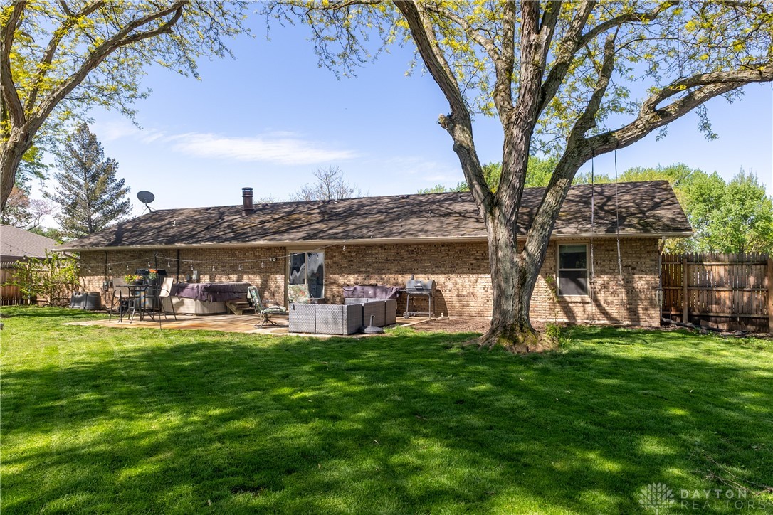 6805 Roberta Drive, Tipp City, Ohio image 30