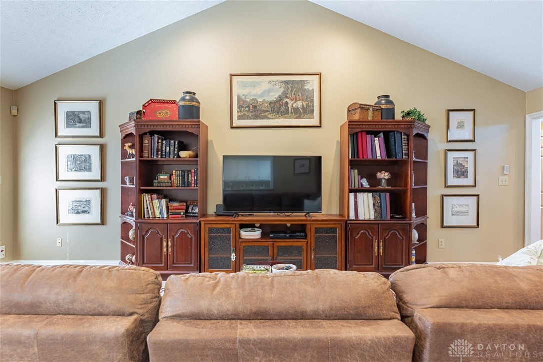 2761 Terraceview Circle, Beavercreek, Ohio image 13