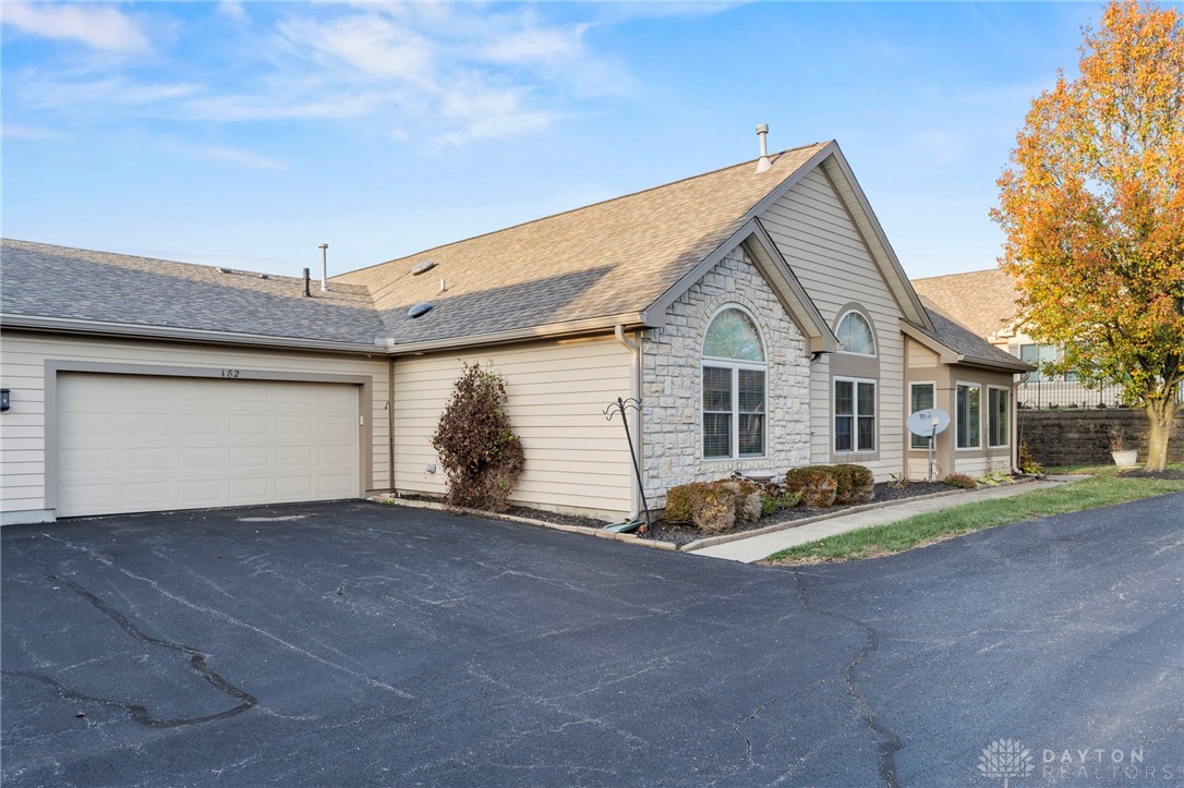 182 Villa Pointe Drive, Springboro, Ohio image 4