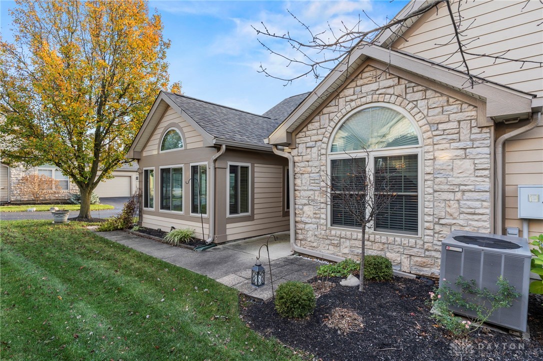 182 Villa Pointe Drive, Springboro, Ohio image 1