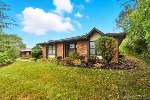 Photo of 7111 Fallen Oak Trace, Dayton, OH 45459 (MLS # 944446)