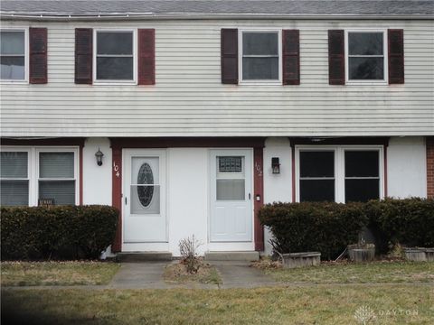 Homes For Sale - 102 Concord Farm Road<br/> Englewood, OH 45322