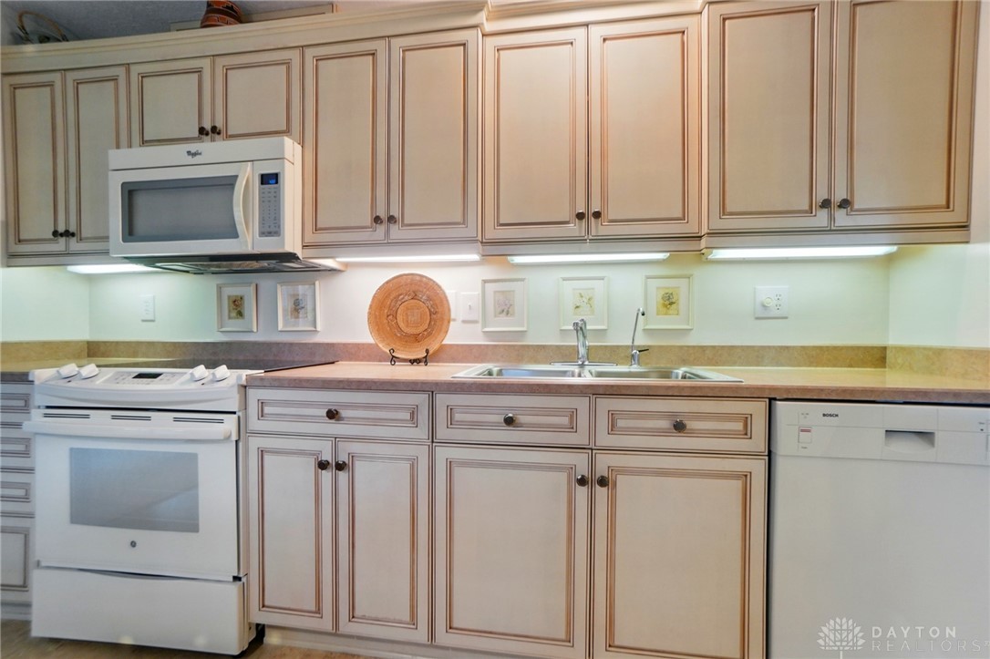 348 Cambridge Drive, Fairborn, Ohio image 18